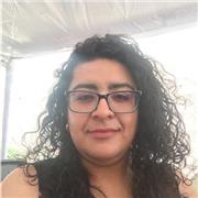 Maestra de computación muy paciente para enseñar Sistema Operativo macOS